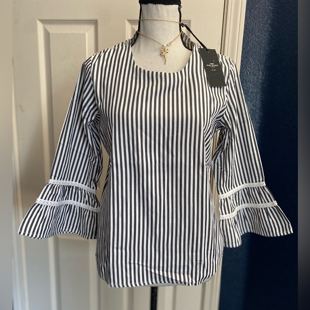 Avenue Boxy Black and White Flutter Sleeve Blouse